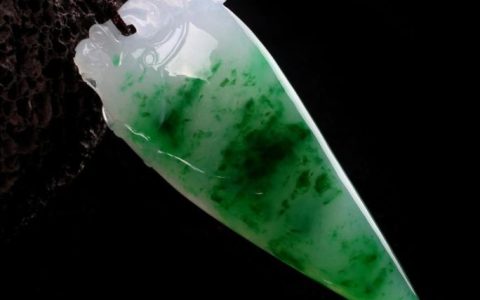 冰糯种翡翠飘绿花 冰糯种翡翠飘绿花一般多少钱