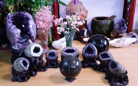 紫晶簇、紫晶洞和紫晶球功效一样吗?有什么区别?!