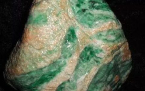 如何分辨翡翠原石 翡翠原石真假鉴别及好坏判断