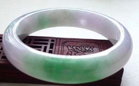 春带彩戴久了会怎么样 春彩手镯会越戴透吗