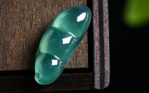 翡翠蓝水和晴水哪种贵 价值区别体现在哪