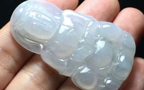 糯冰种翡翠观音吊坠市场价格是多少 怎样选购糯冰种翡翠观音吊坠