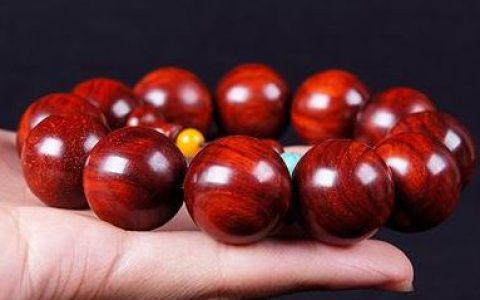 紫檀木手链怎么挑选 紫檀木手链挑选方法
