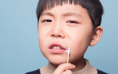 湿疹是怎么引起的 如何治湿疹
