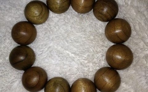 金丝楠木图片手串 金丝楠木手串盘玩方法步骤