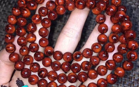 小叶紫檀的手串价格 小叶紫檀的手串作用