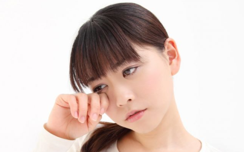 眼圈发黑是怎么回事 要警惕这几种疾病