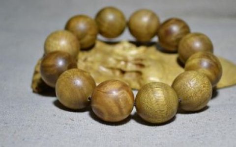 金丝楠木手串有什么好处 金丝楠木手串的养生功效