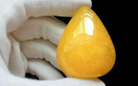 俄料鸡油黄蜜蜡值钱吗 价格多少钱