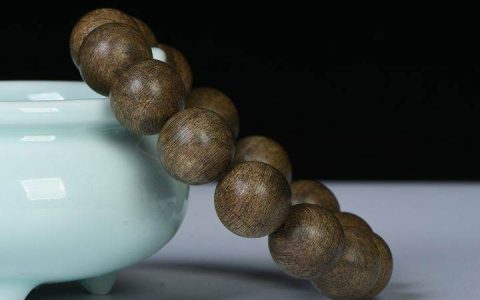 如何鉴别沉香手串的真假 快速鉴别沉香手串的真假方法