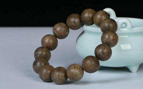 带沉香木手串的好处有哪些 沉香木手串的功效与作用是什么