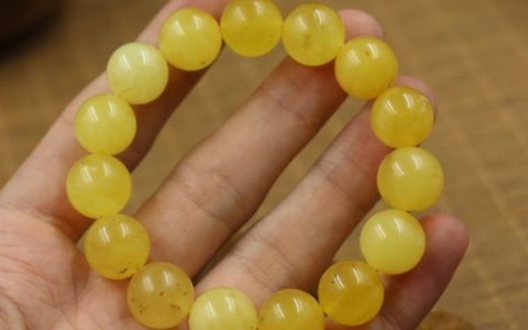 柠檬黄蜜蜡变色过程 男士佩戴蜜蜡手串图片