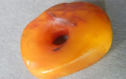 蜜蜡如何区分俄料乌料 怎么区分