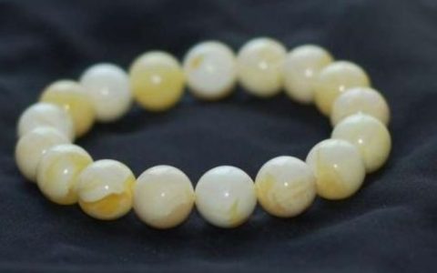 蜜蜡白色絮状物是什么 蜜蜡白色絮状物图片