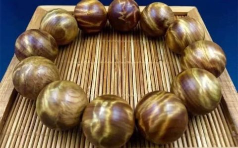 松明子手串盘透图片 松明子手串盘玩