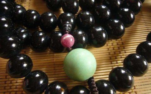 黑蜜蜡是什么 黑蜜蜡的特点