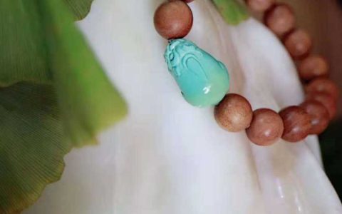 檀香木手串的功效 檀香木手串图片
