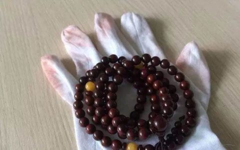 小叶紫檀手串掉色是假的吗 小叶紫檀手串掉色有毒吗？