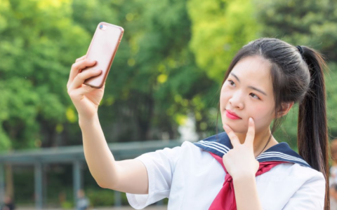 成人韩国三色眼影用法攻略，轻松晕染出迷人韩系眼妆！