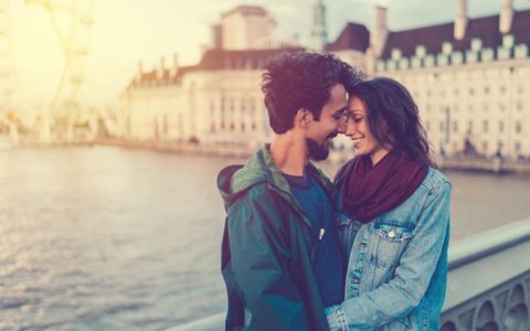 女人一天最多能承接几次性生活（科学解析女性身体承受力）